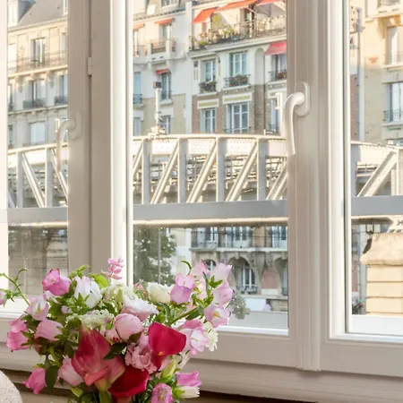 Merveil Luxury - Eiffel Tower Terrasse * Paris